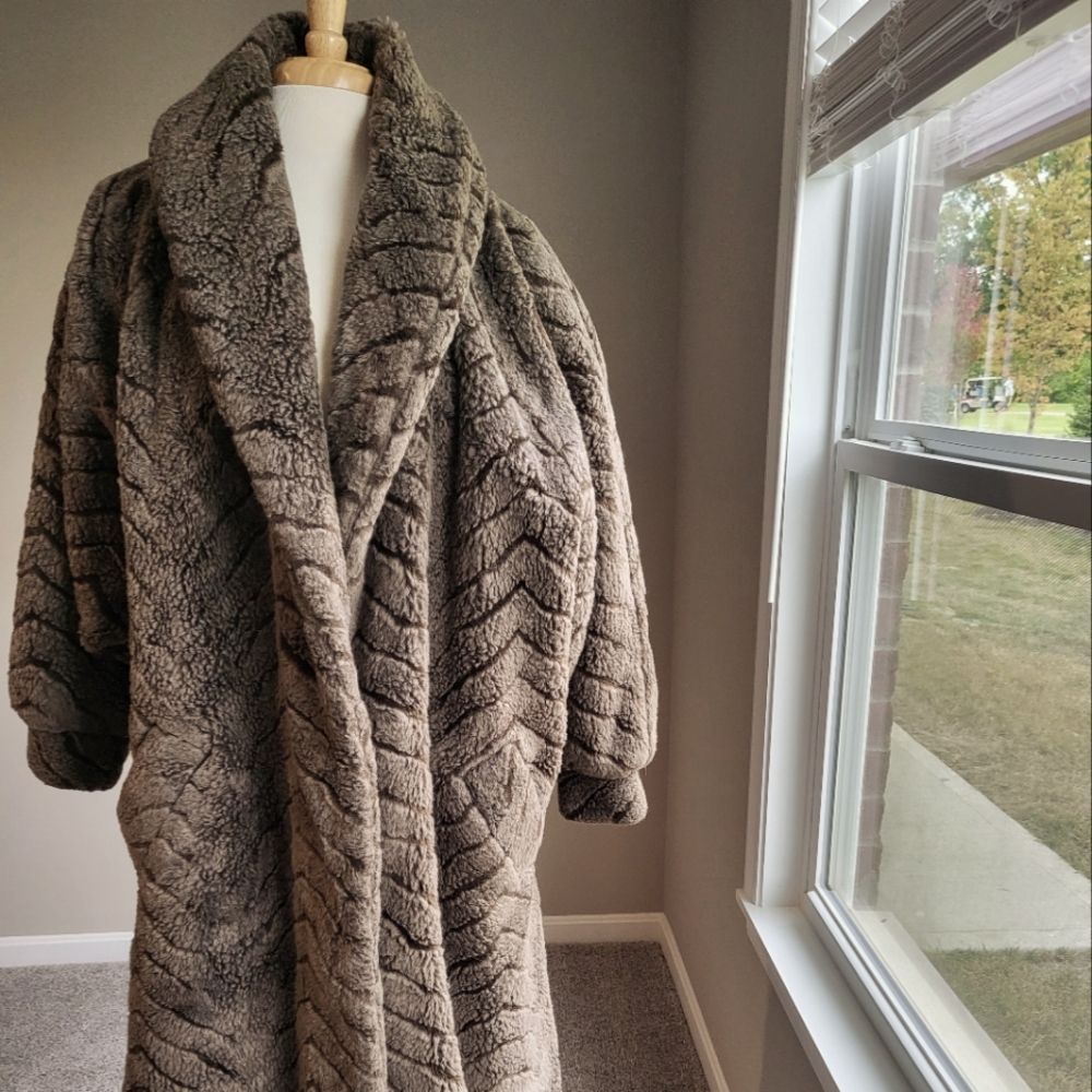 Duffel Outdoor Taupe/Brown Fuzzy Cold Weather Coat (Size M)